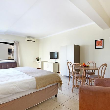 Amalfi On Regent Hotel Cape Town Exterior photo