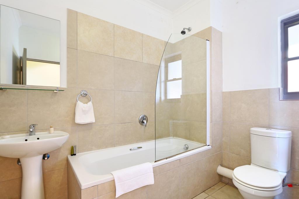 Amalfi On Regent Hotel Cape Town Exterior photo